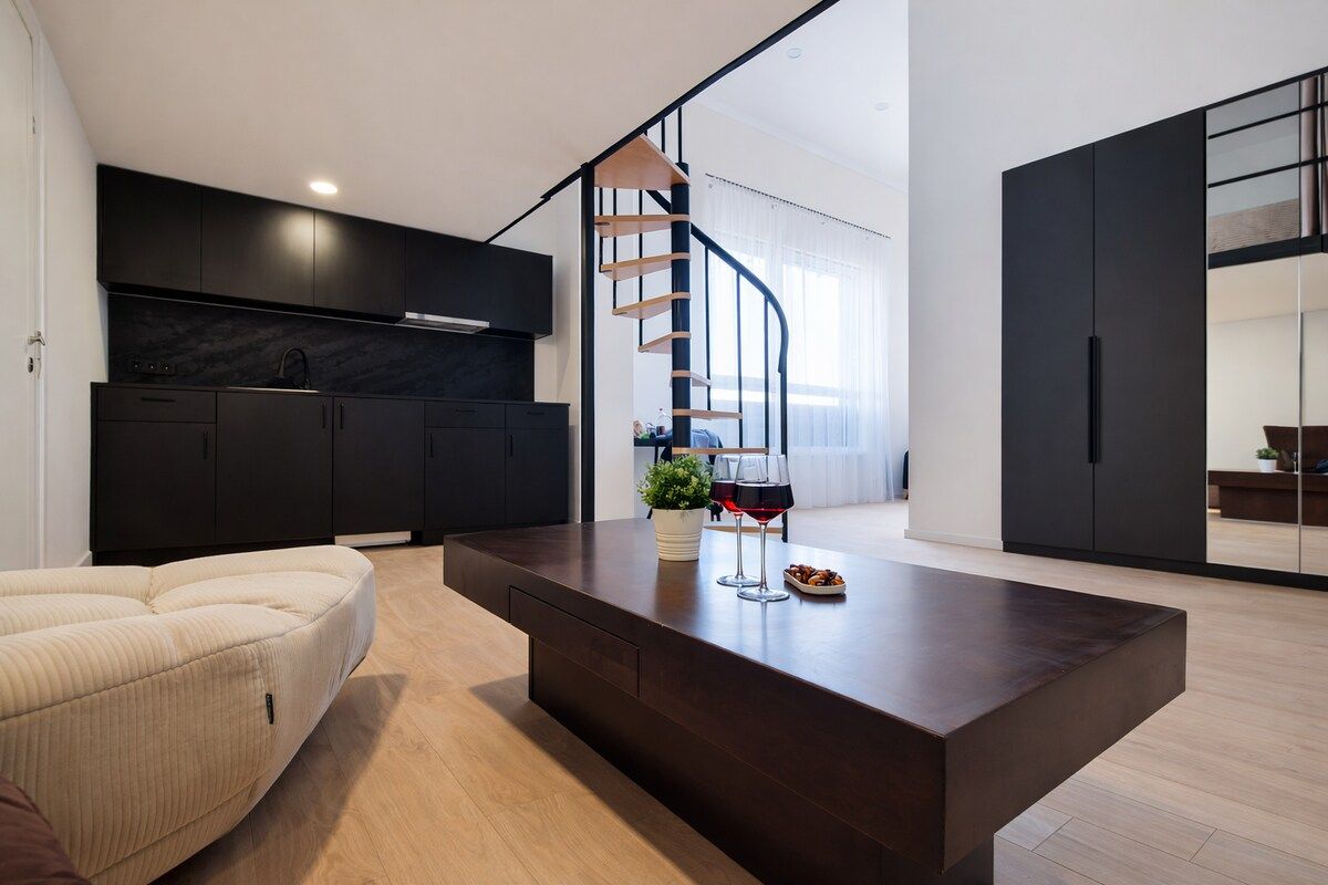Modern Loft with Unique Design & River Walk Nearby
