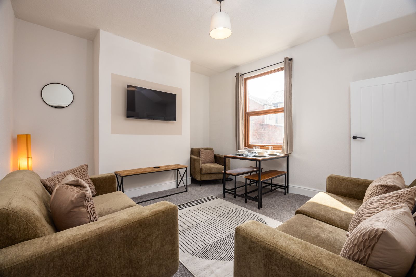 Central 4BR Home in Darlington – Near Station