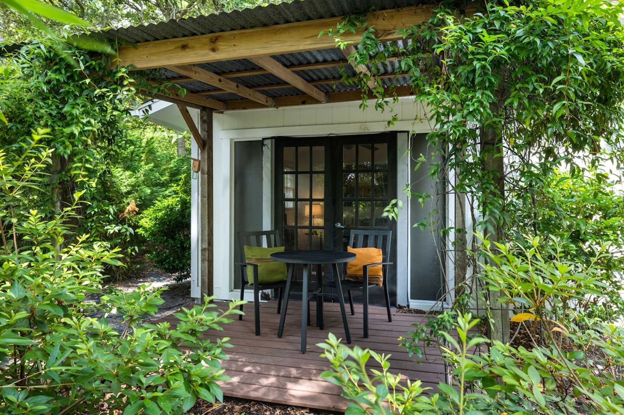 Relaxed Garden - 4 miles to Beach!