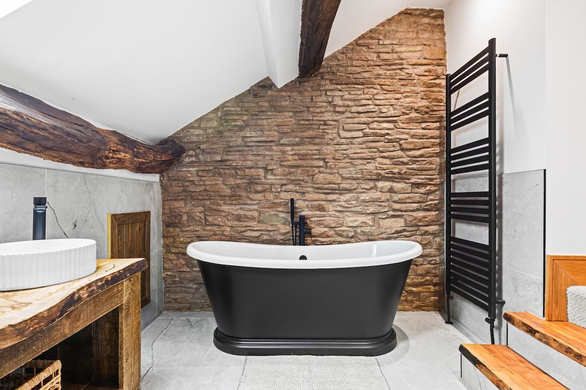 Spacious Luxury Barn| Countryside Stay in Newburgh