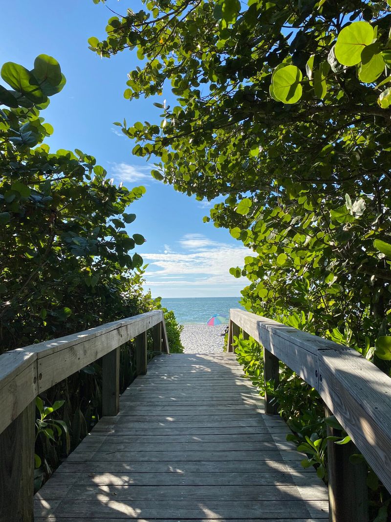 Luxury 2-Bed Condo Steps to Naples Beach & Downtown — photo 23