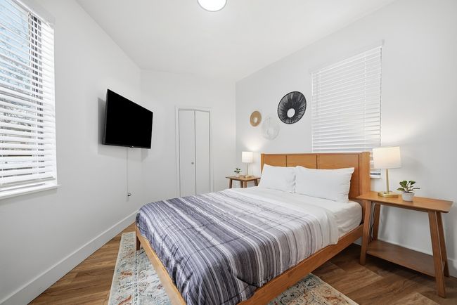 Dormont/Pittsburgh 1B Stylish and Modern 1 Bedroom Apartment With Free Street Parking