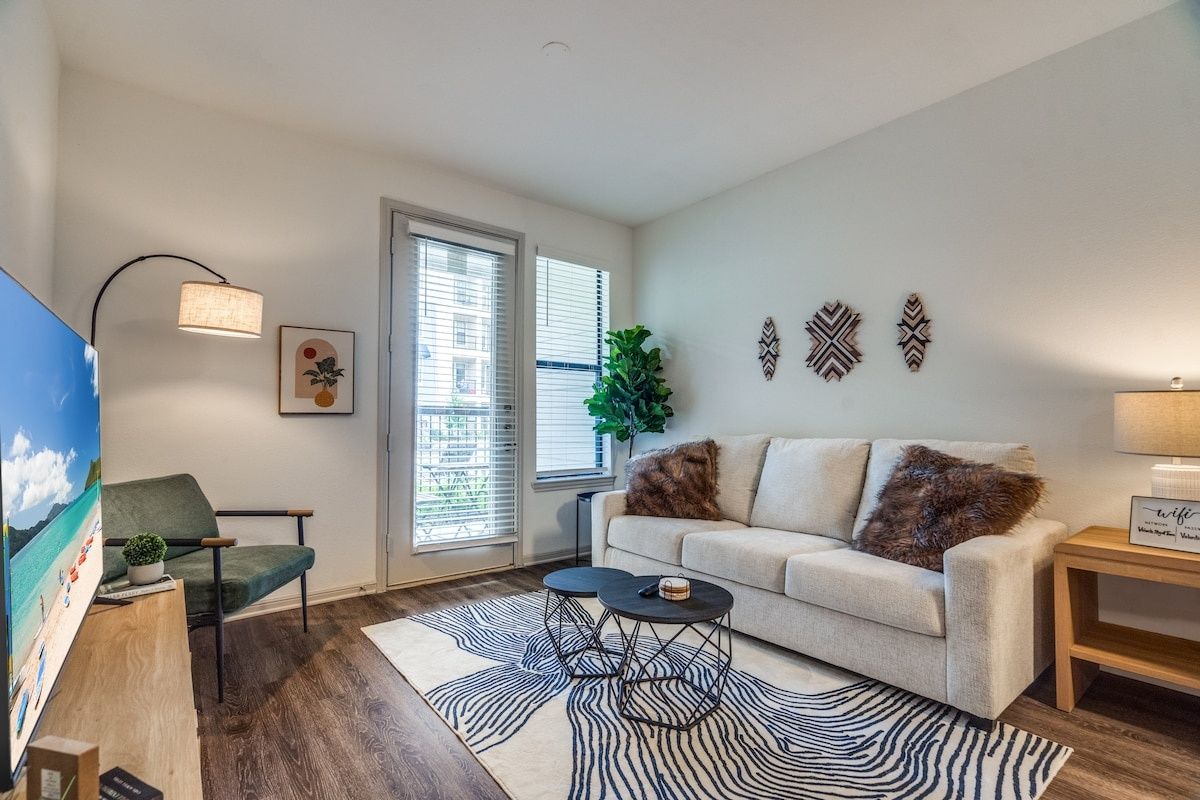 Beautiful 1B 1B Apt W/Pool/Gym