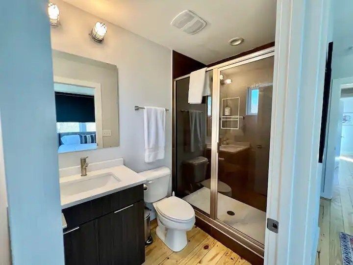 Swanky Retreat - Downtown