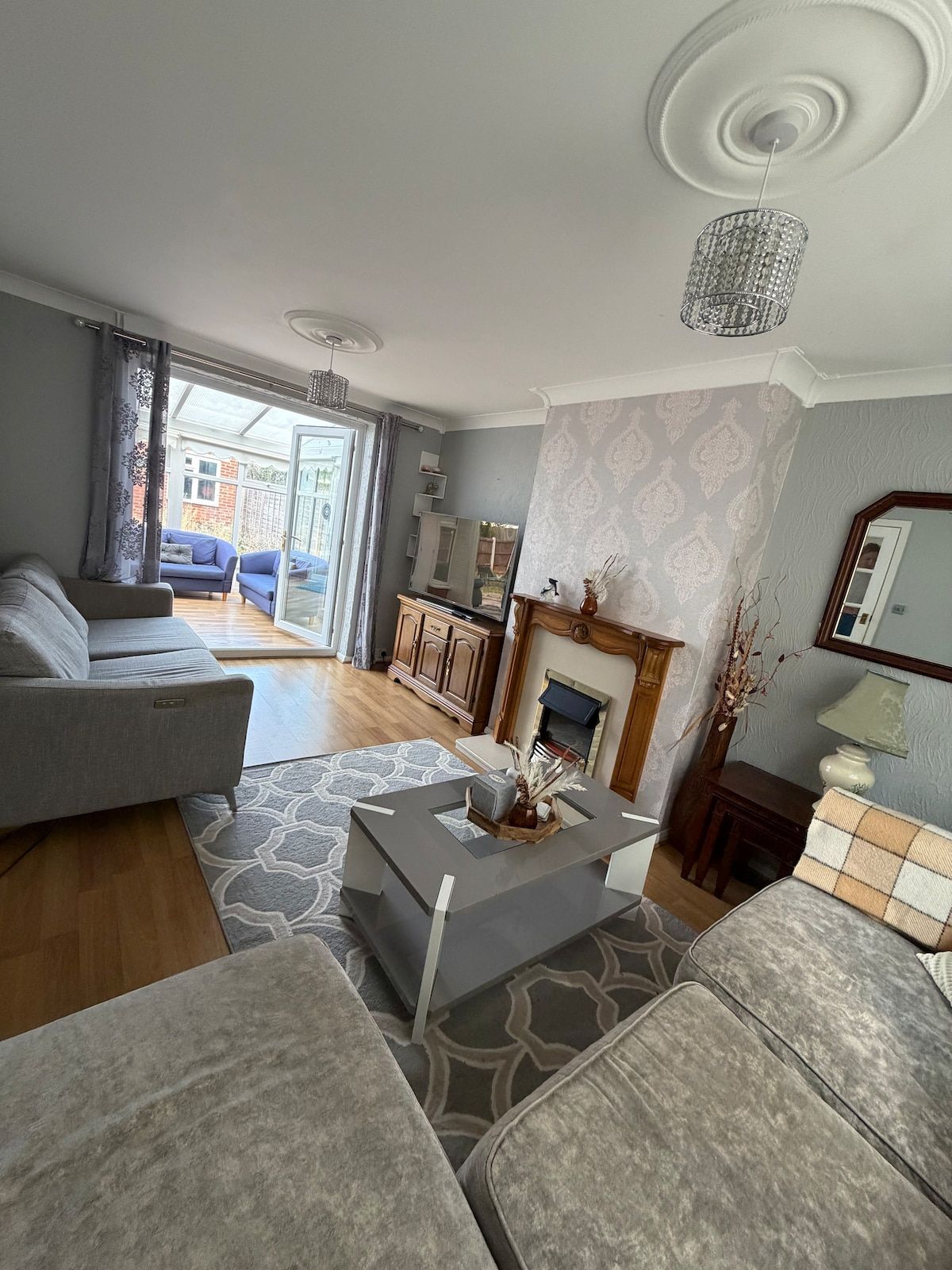 Spacious 5-Bed Home/Contractors, Families & Groups