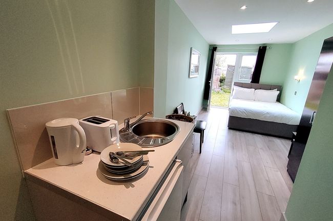 Letzi private en-suite, Near Heathrow Airport T3