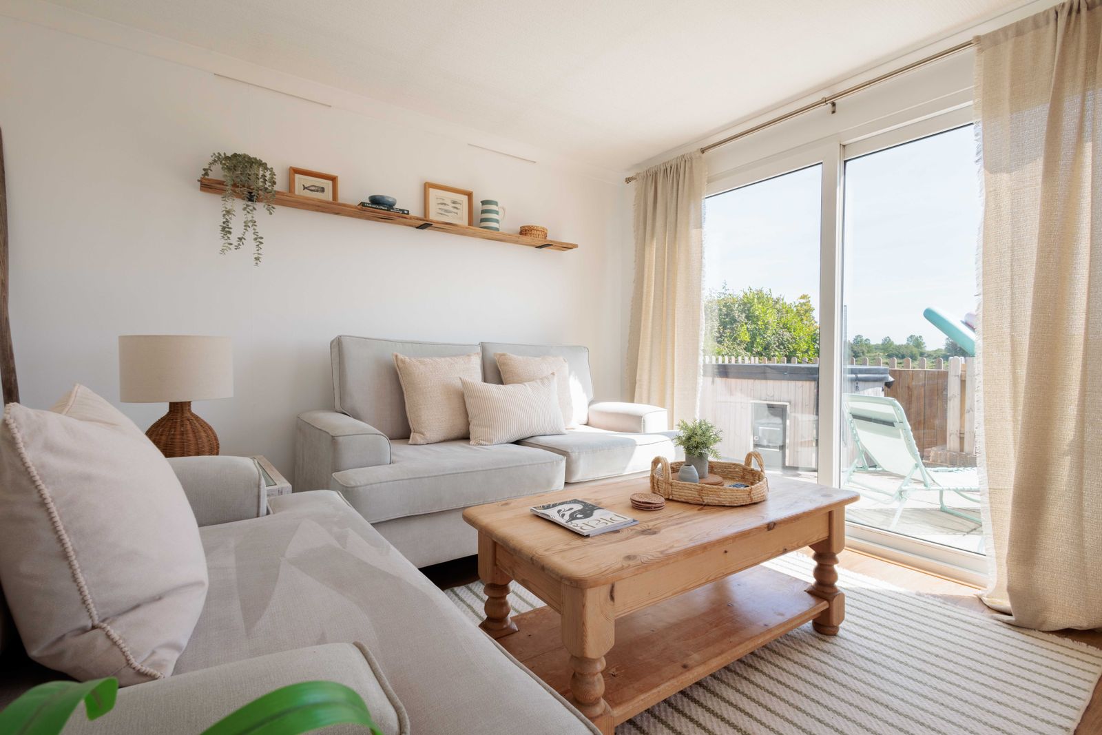 Salt Lodge Riverside Retreat/ Free Parking