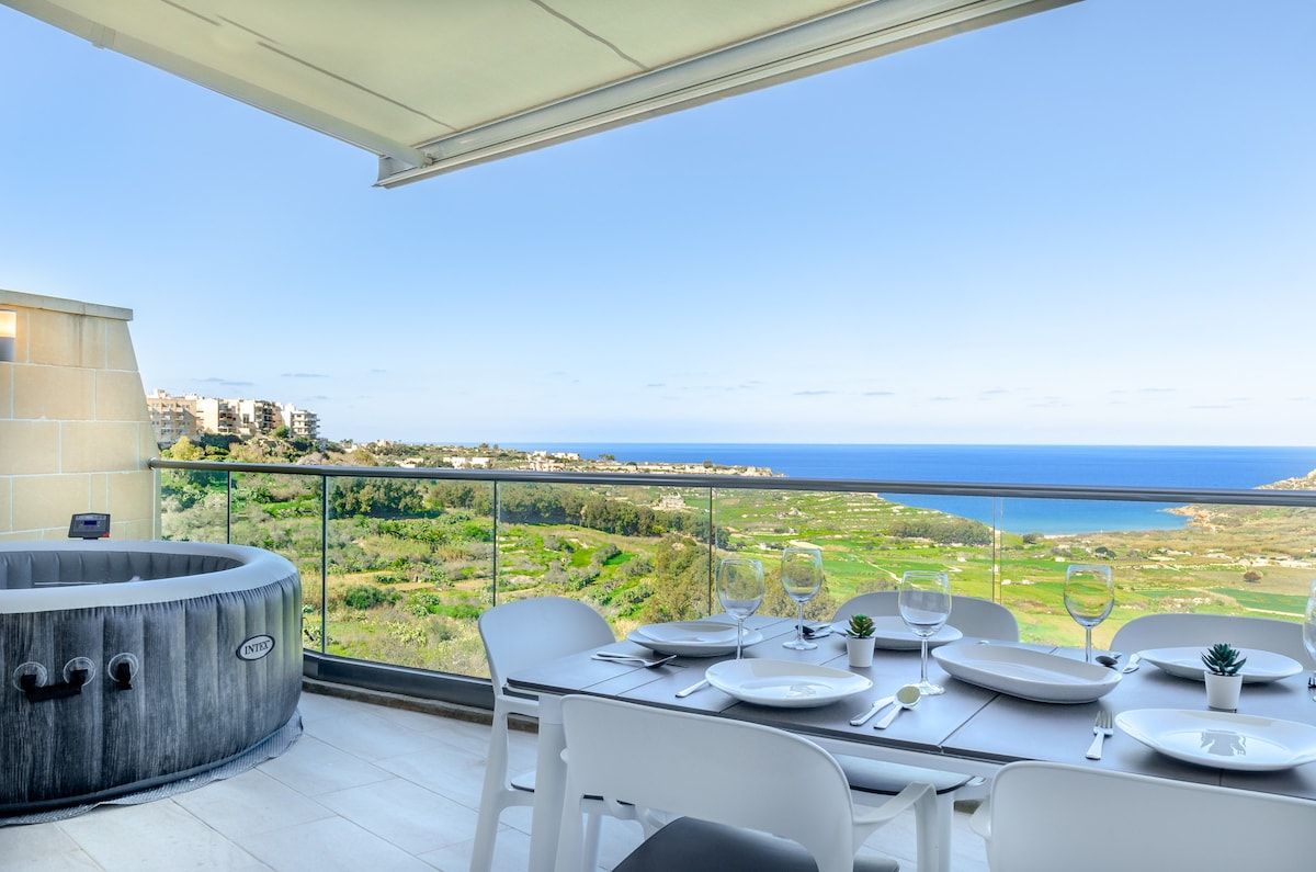 Ramla views retreat: Hot Tub, pool, 2 min to beach