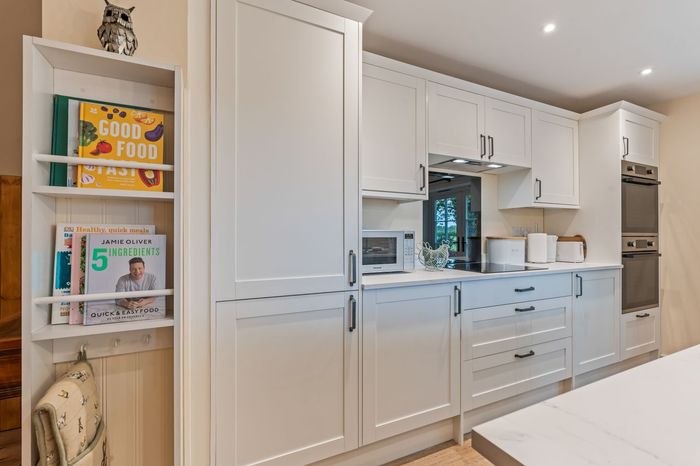House in Skellingthorpe, Lincoln: Comfy 3BR Village Home for 6 | Near Lincoln, photo 5