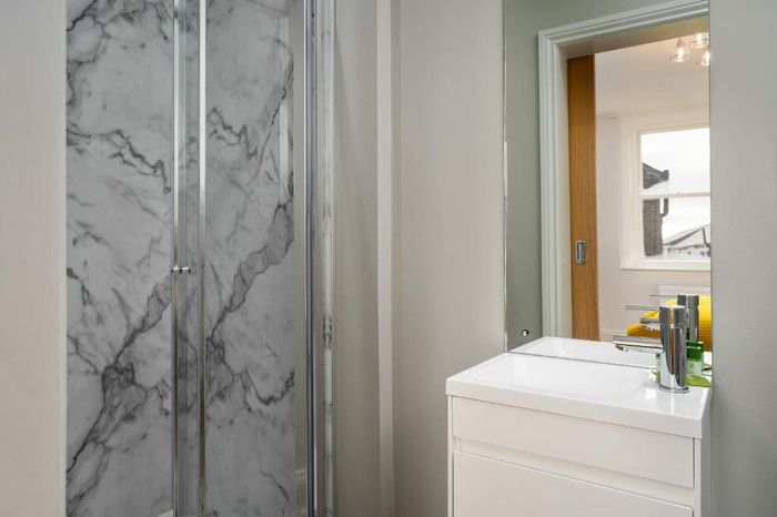 Private room in Wakefield: Stylish Private Room in Central Wakefield | Room 3, photo 4