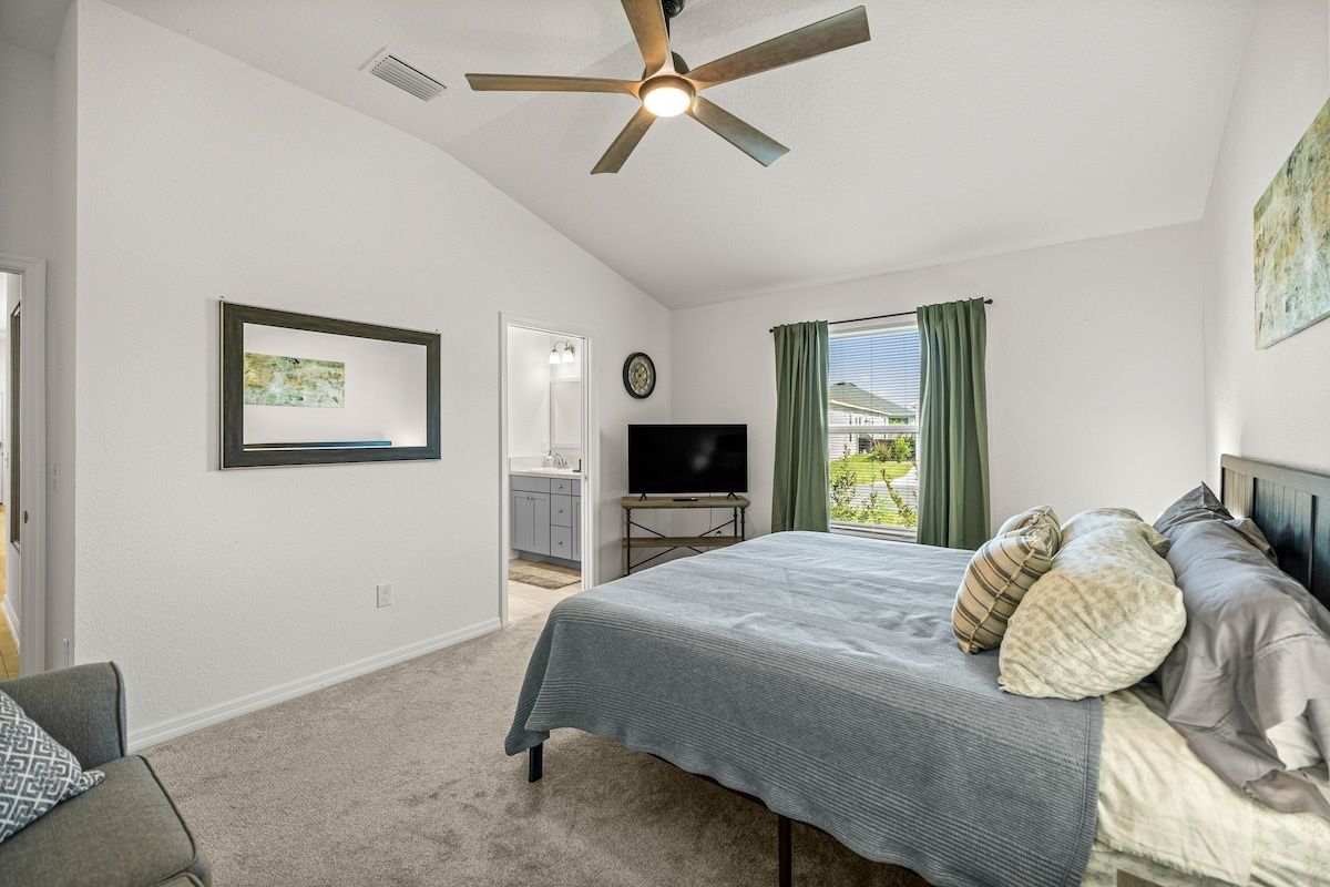 The Eastport Escape | New 3BR | King + Golf Cart — photo 22