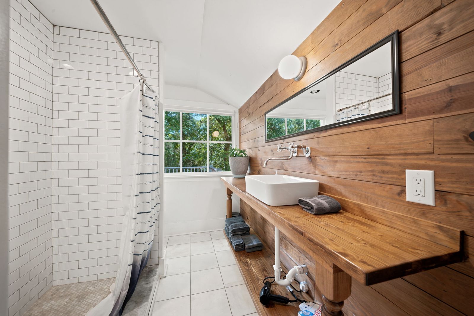 Boho Bungalow - Downtown - Free Parking
