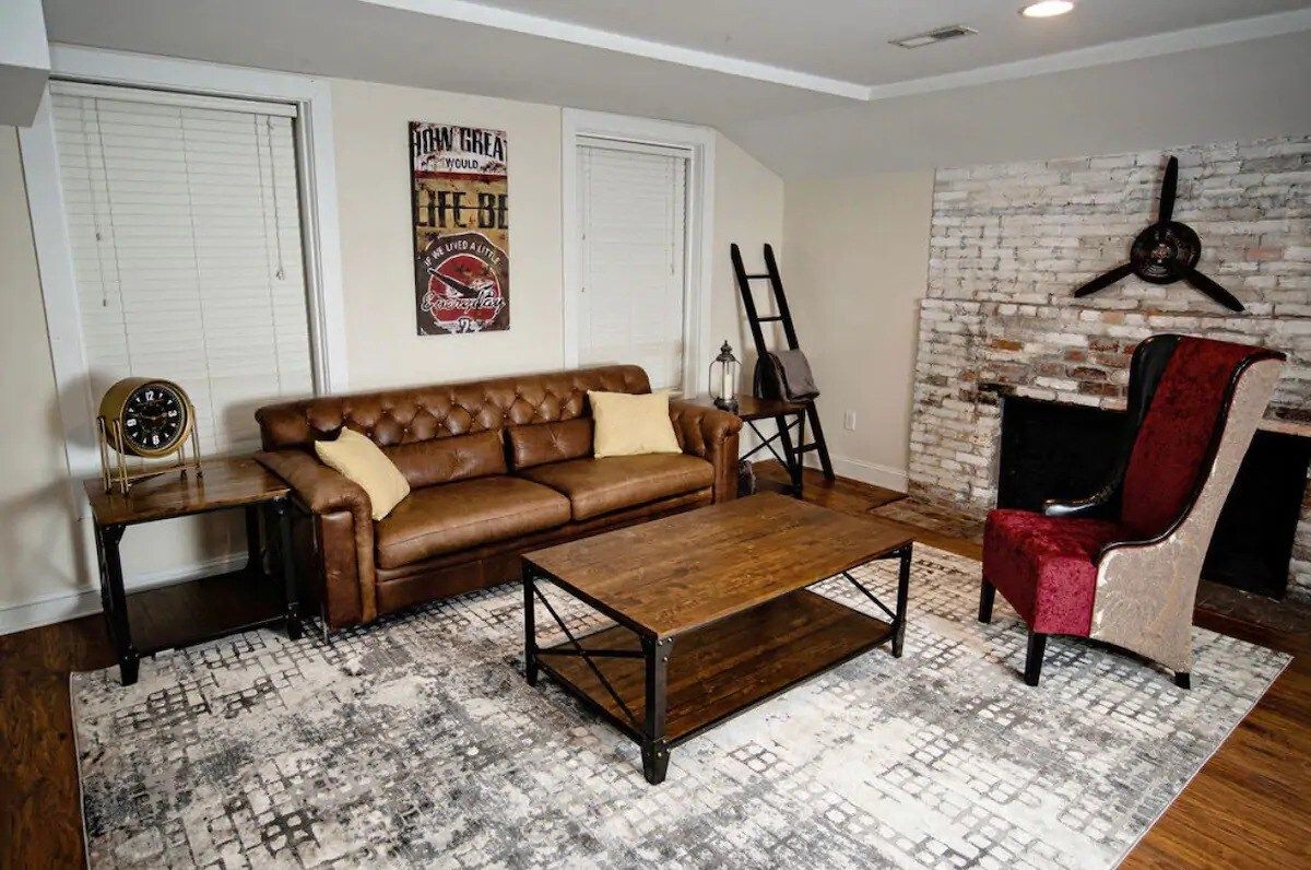 The Pilot's Lounge - Downtown
