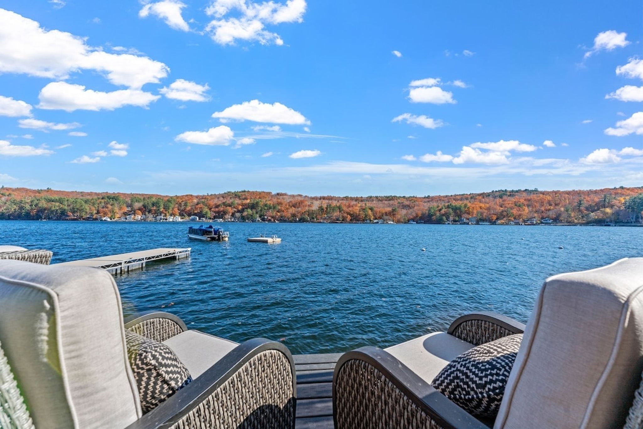 NEW| Dreamy Lake Front Home