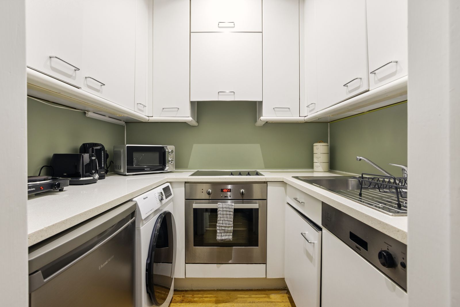 Relaxing 1BR Flat | Near Gloucaster Stn. | ST