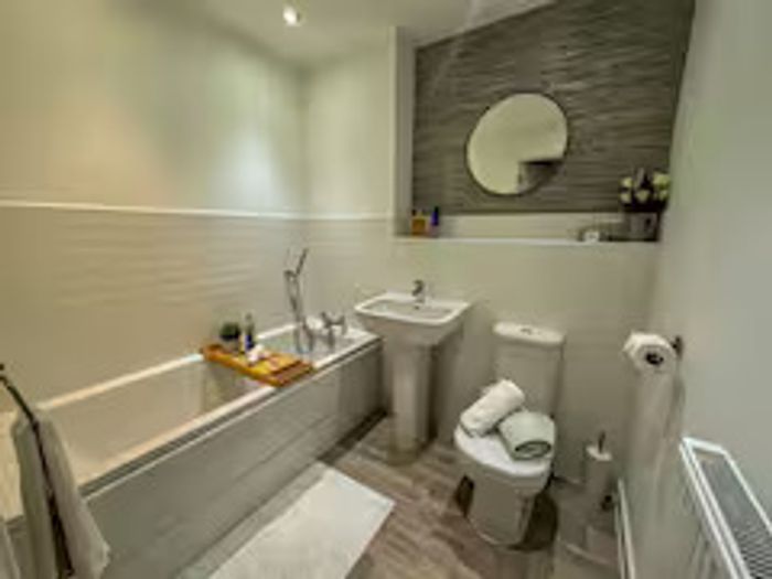 Apartment in Peterborough: Central Peterborough Smart Home Flat Near Station, photo 5