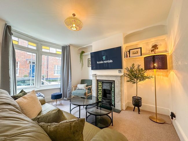New | Cosy & Stylish City Centre Home | Sleeps 6