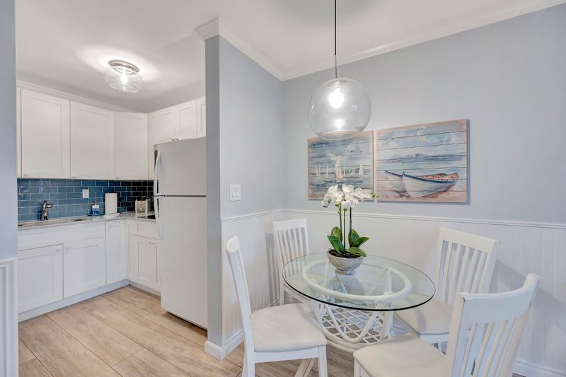 Perfectly-Located 2-Bed at Naples Beach & Town — photo 10