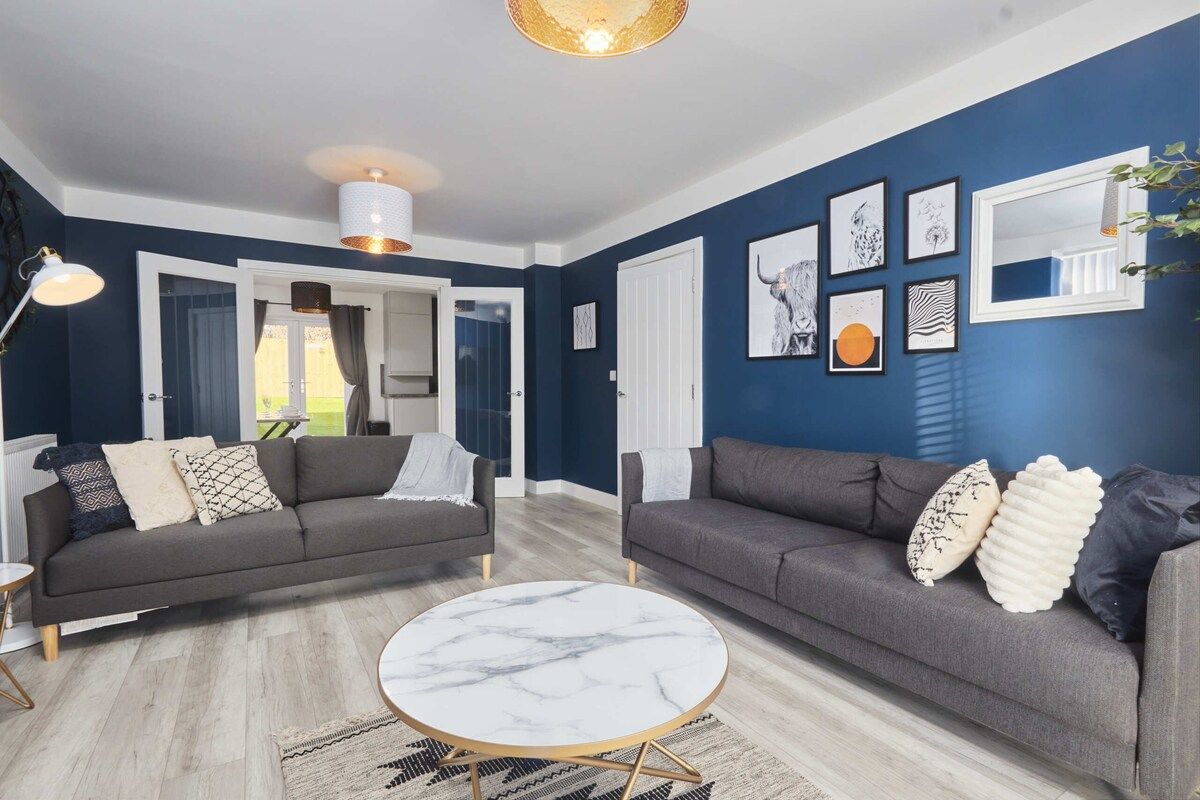 Homebird Property | Ash Tree House | Business Retreat | WiFi | Sleeps11