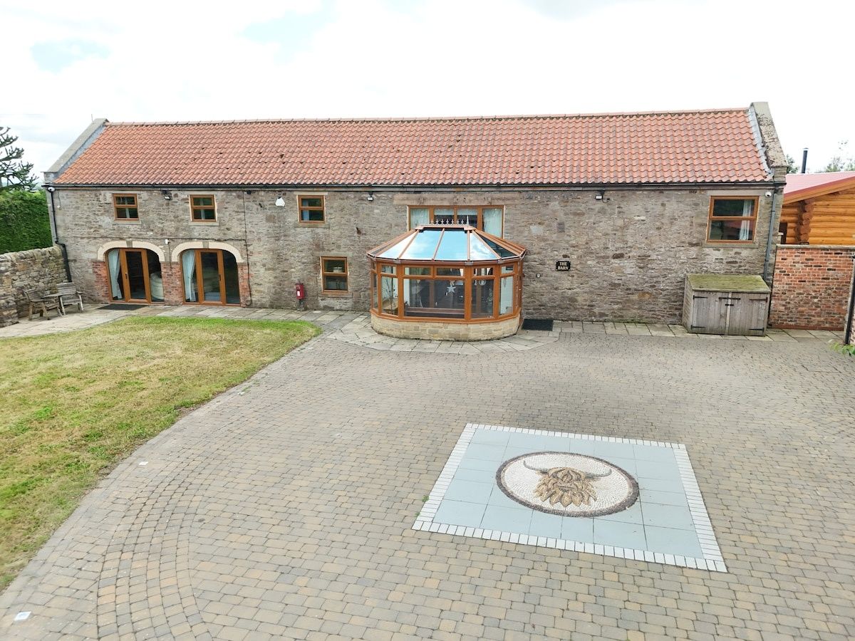 The Residence - Sleeps 10, 2 Hot Tubs near Durham & Bishop Auckland