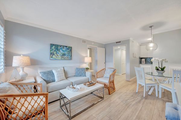 Perfectly-Located 2-Bed at Naples Beach & Town — photo 2