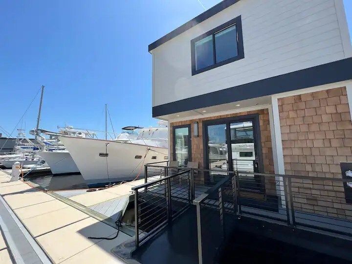 The Regency - Houseboat Downtown