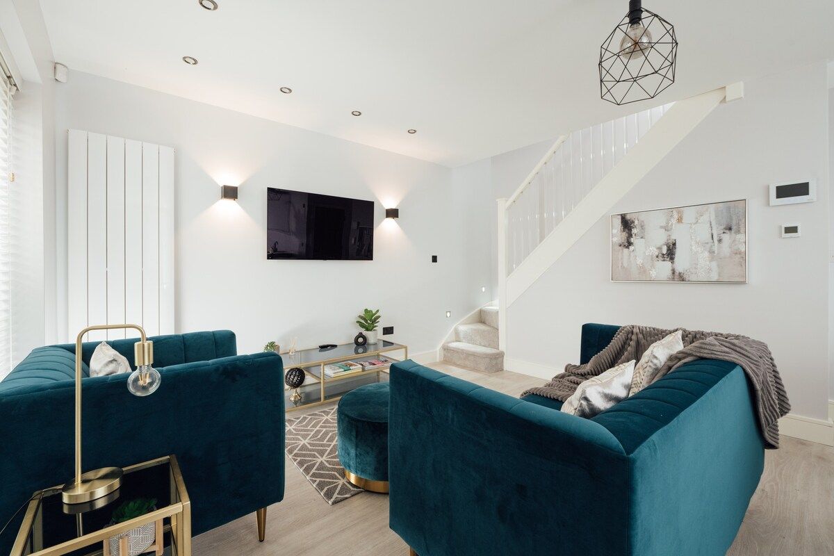 Inviting 2BR House in Dorking