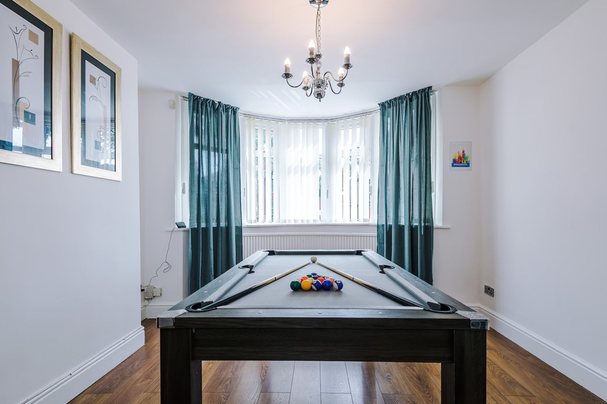 Spacious 3Bed Home in Stretford, Sleeps 6, Parking
