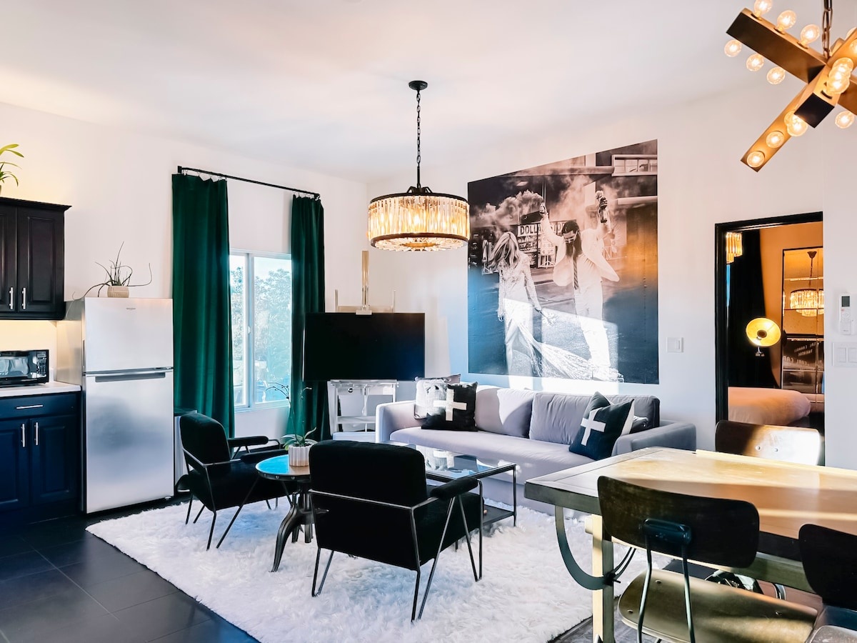 Designer loft in luxury home near beach. Sleeps 4