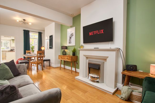 BIG Contractor House in Salford with 6 Beds & Free Parking by PureStay - 7 night min!