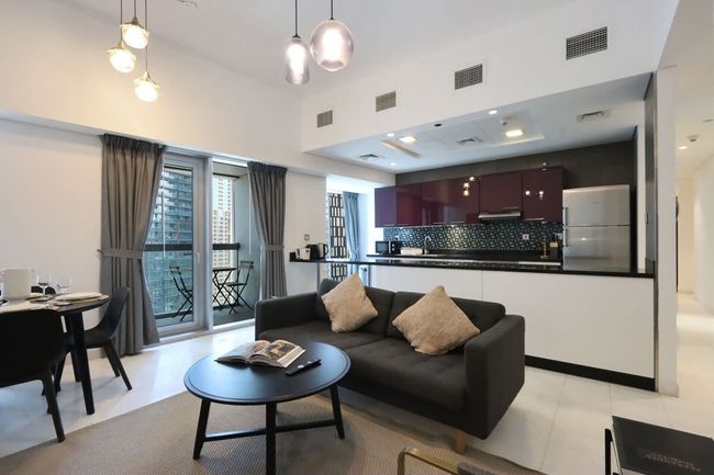Livbnb-Spacious 2 BR in Dubai Marina with Balcony