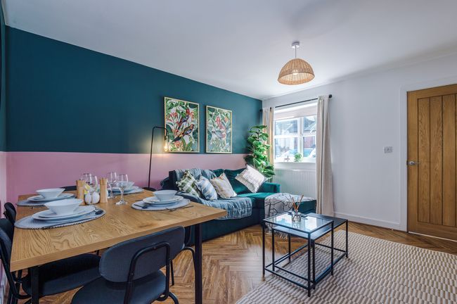 Stylish 3 Bedroom Home in Grimsby with WiFi & Parking by PureStay