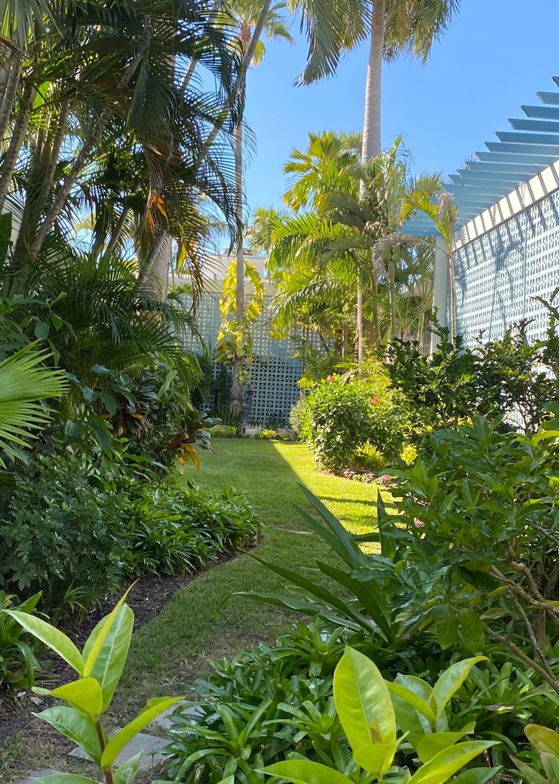 Luxury 2-Bed Condo Steps to Naples Beach & Downtown — photo 22