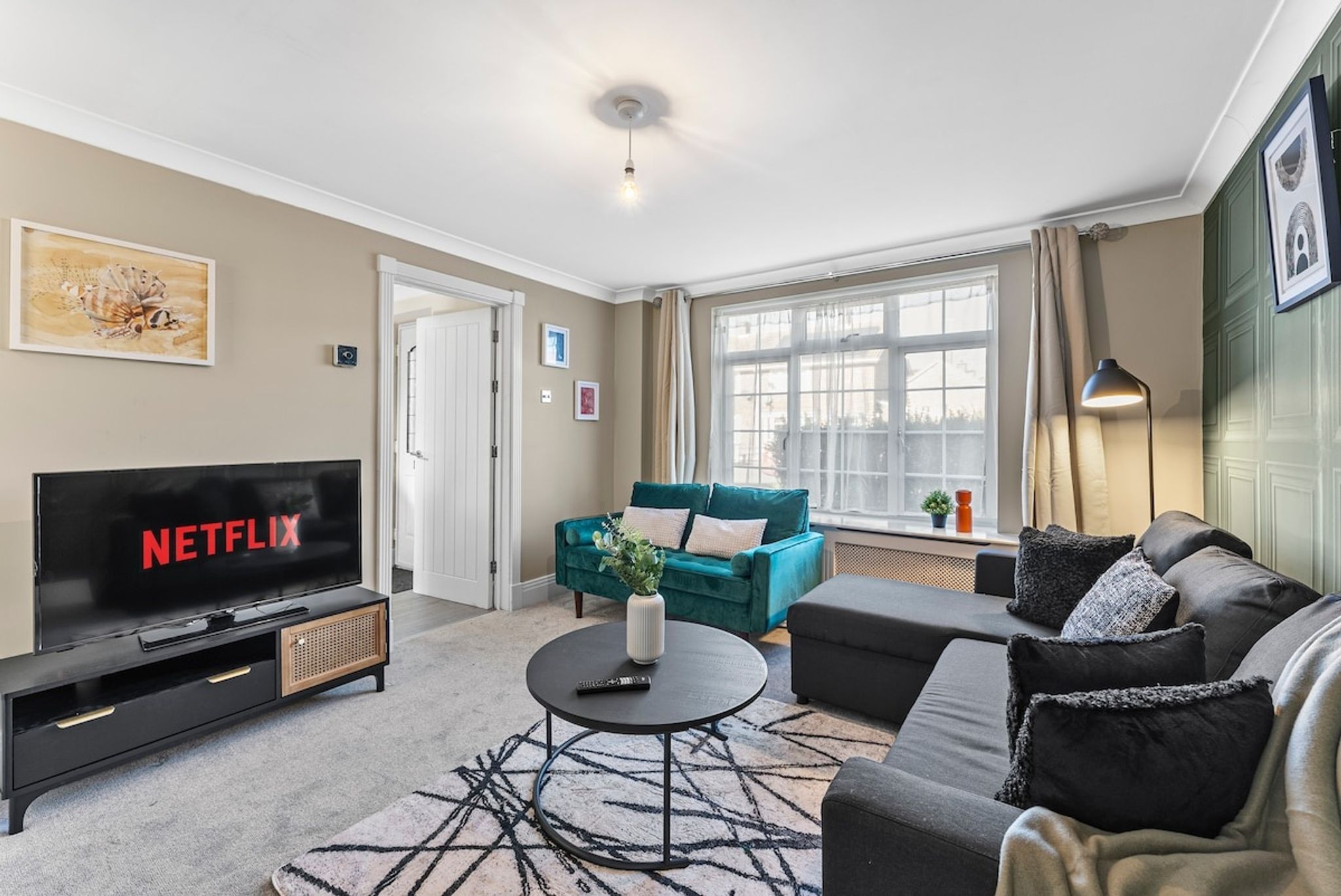 Stylish 4 bed in Bracknell with Games&nbsp;Room