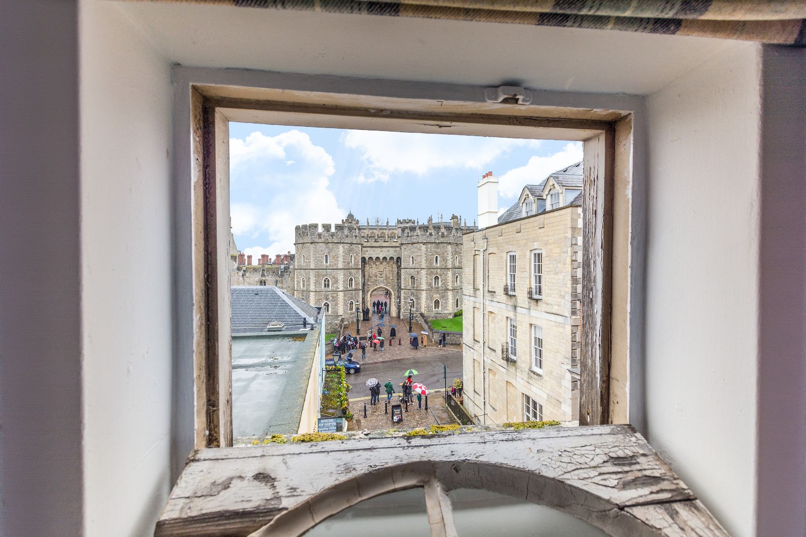 Walk to Windsor Castle from a Charming Period Townhouse