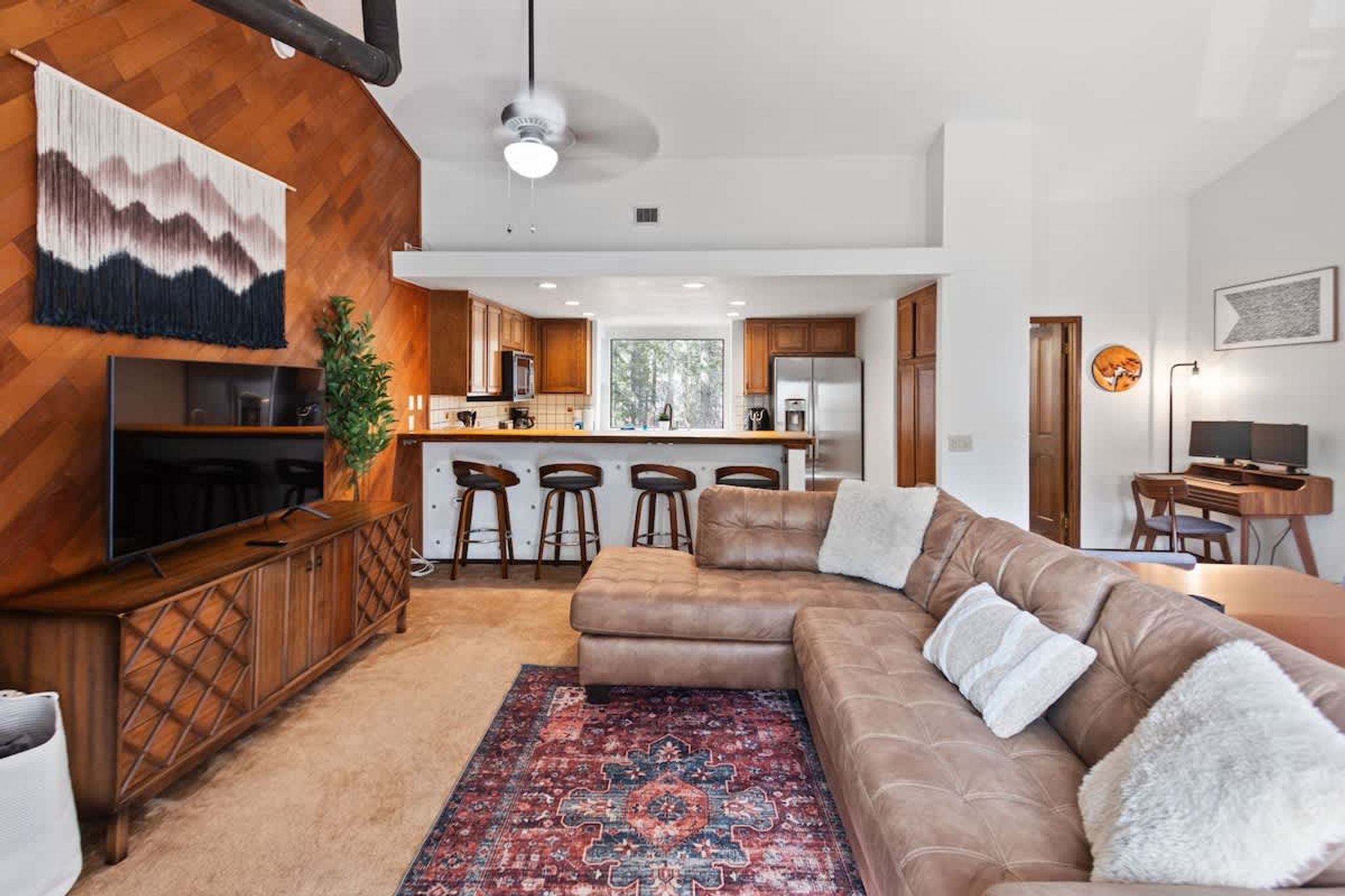 Mammoth Pet Friendly Town home W/ Private Hot Tub