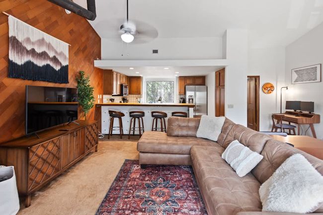 Mammoth Pet Friendly Town home W/ Private Hot Tub