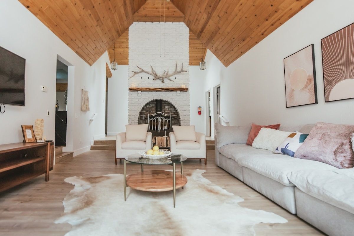 Modern Retreat | A/C | Hot Tub |Fire Pit