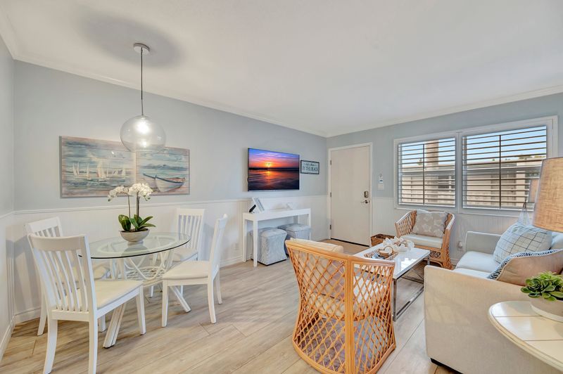 Perfectly-Located 2-Bed at Naples Beach & Town — photo 6