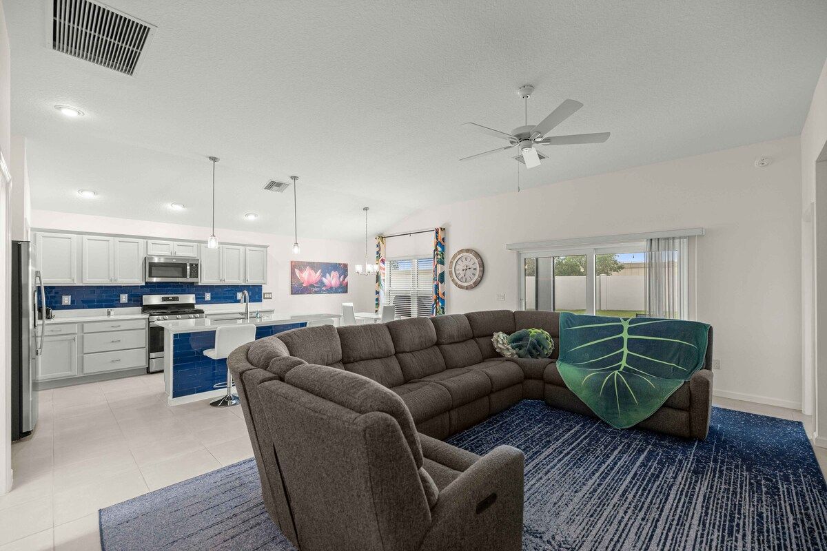 Spacious 3BR · Sleeps 7 · King Bed · Lanai