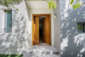 402
