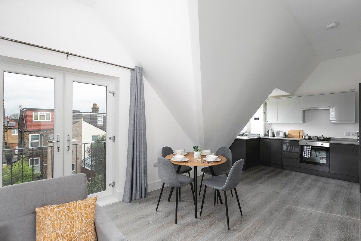 Skyvillion -Vineyard Court- Enfield 1Bed w/Balcony