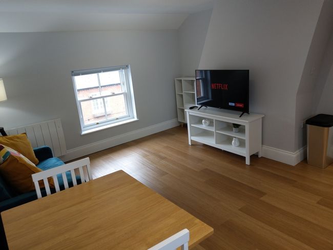 Modern Serviced 1-bed Apartment - inc parking