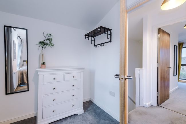 Spacious 5 Bedroom Manchester Home with 8 Actual Beds with Free Parking - Perfect for Weekends!