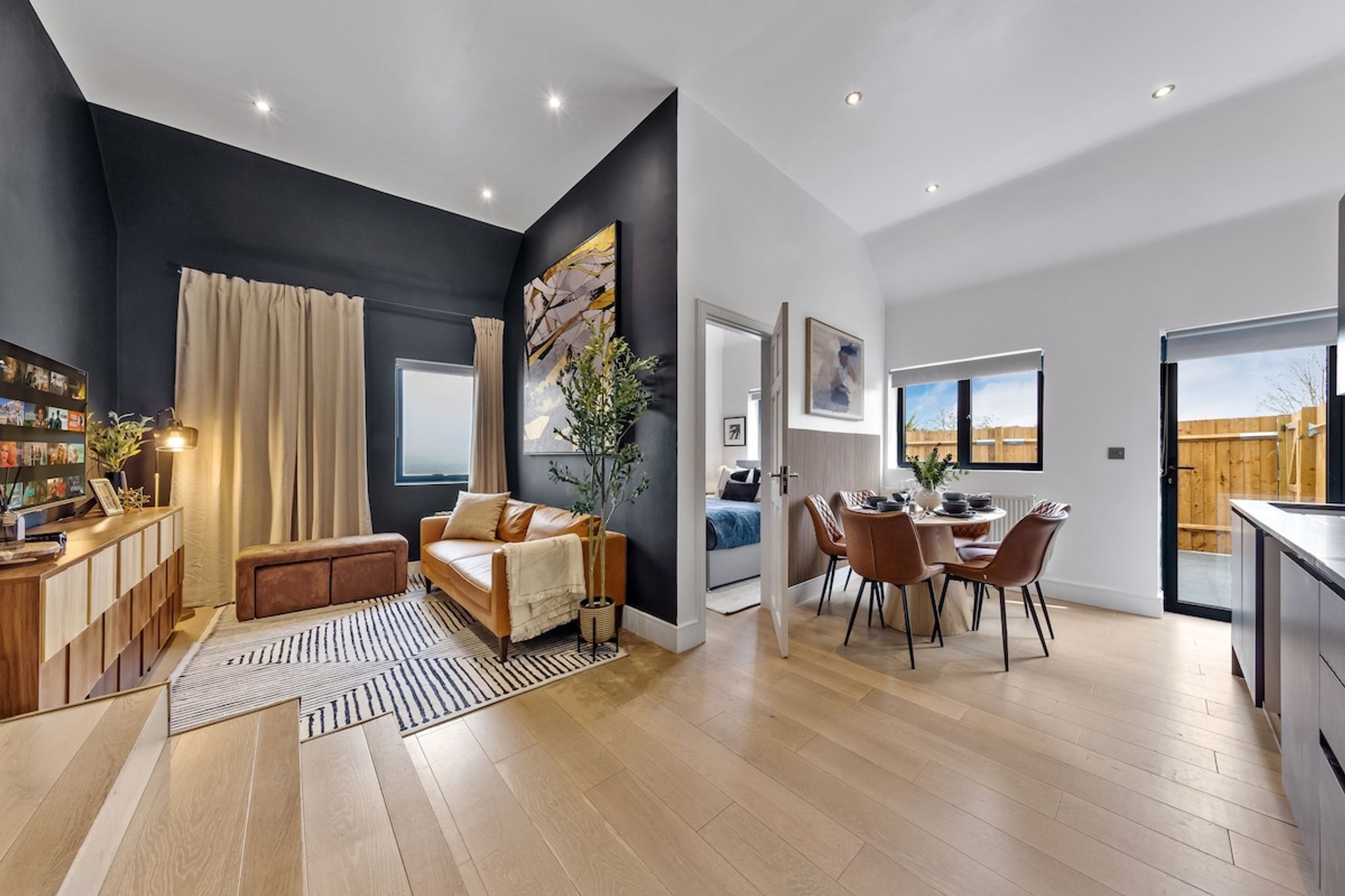 4BR Garden Flat | Sleeps 8 | En-suite | Fast WiFi