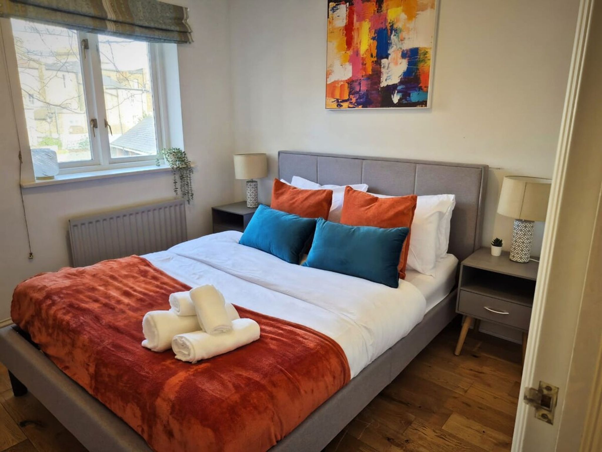 2BR Stay by Tower Bridge | Walk to London Icons