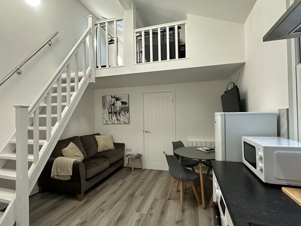 Refurbed Studio flat central Colwyn Bay