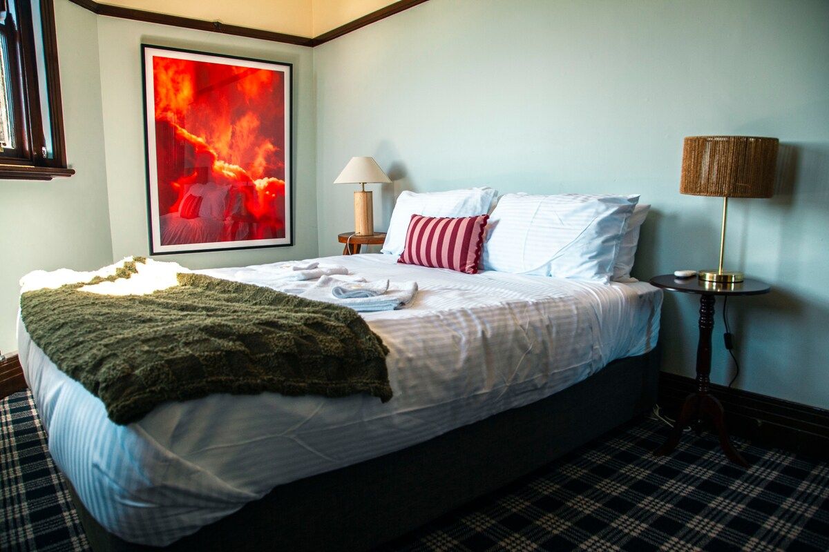 The Gladdy: Room 3