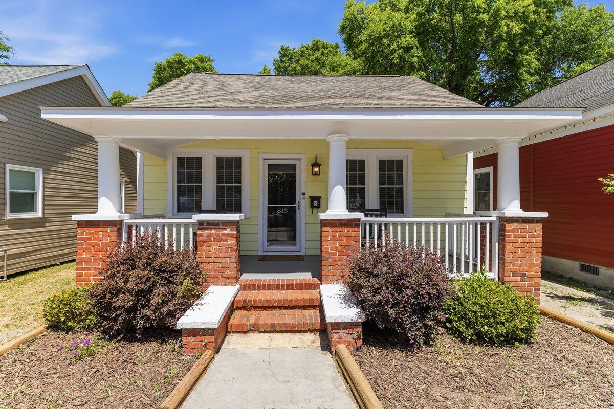 Beehive Bungalow | Firepit | Downtown Wilmington