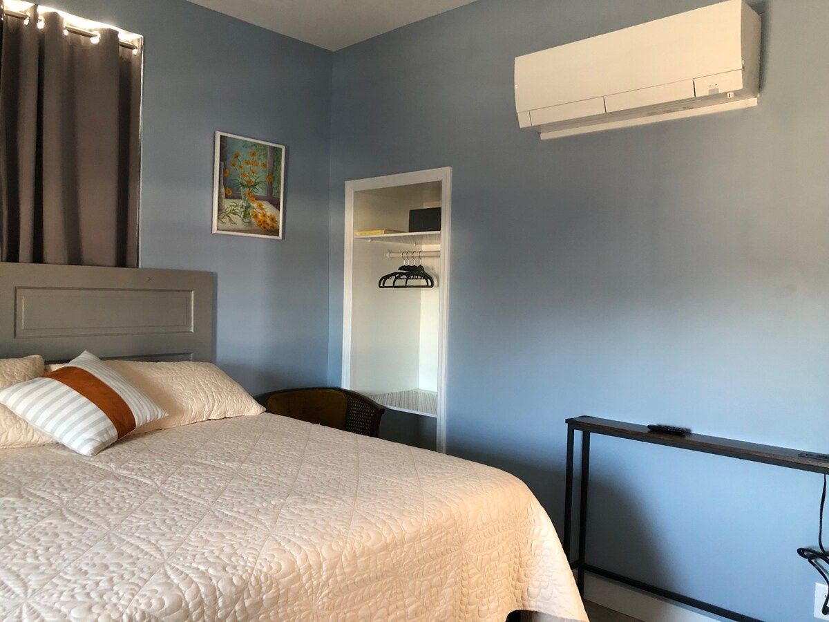 Tipton, IN Hotel-downtown w/ private bed/bathroom